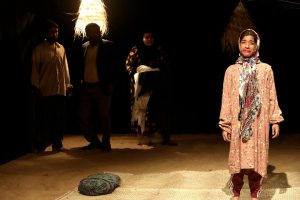 سری دوم گزارش تصویری نمایش "گداز" از شهرستان میناب | سی و هفتمین جشنواره تئاتر استان هرمزگان 19