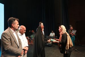 گزارش تصویری از ویژه برنامه گرامیداشت هفته کتاب و کتابخوانی | عکس : غلامرضا رحیمیان 30