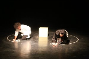 سری اول گزارش تصویری نمایش “زنی توی دایره” | سی و هفتمین جشنواره تئاتر استان هرمزگان 15