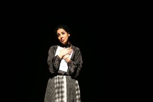 سری اول گزارش تصویری نمایش “زنی توی دایره” | سی و هفتمین جشنواره تئاتر استان هرمزگان 13