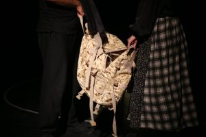 سری اول گزارش تصویری نمایش “زنی توی دایره” | سی و هفتمین جشنواره تئاتر استان هرمزگان 12