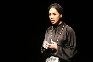 سری اول گزارش تصویری نمایش “زنی توی دایره” | سی و هفتمین جشنواره تئاتر استان هرمزگان 10